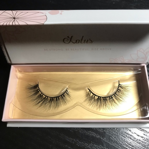 Lotus Lashes - Picture 4 of 4